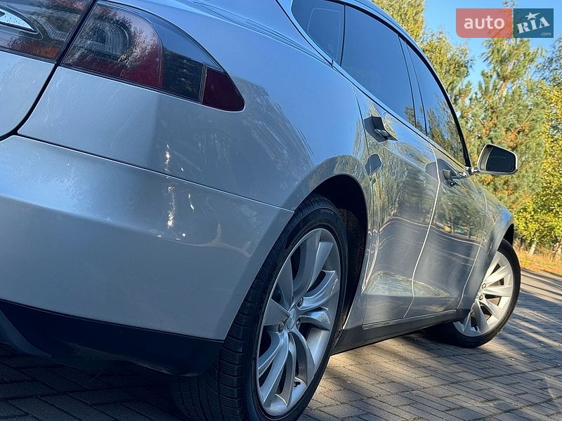 Лифтбек Tesla Model S 2013 в Дрогобыче