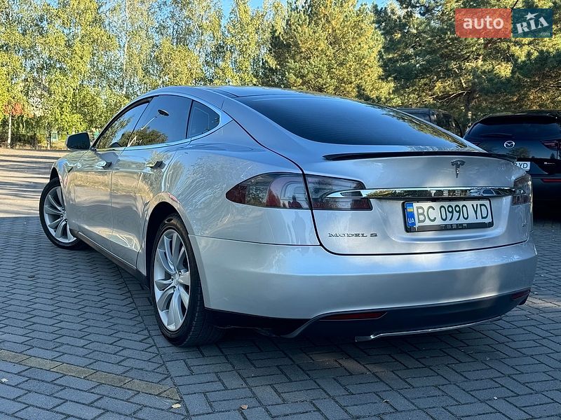 Лифтбек Tesla Model S 2013 в Дрогобыче