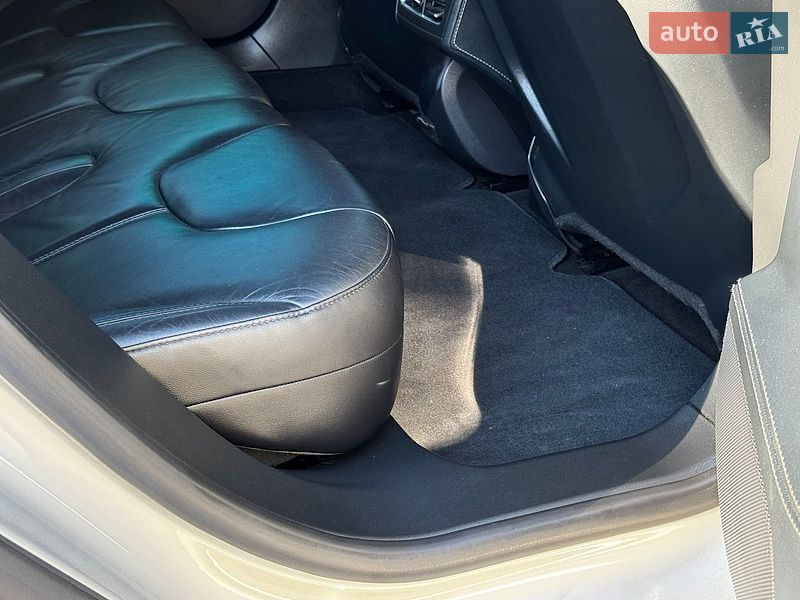 Лифтбек Tesla Model S 2013 в Дрогобыче