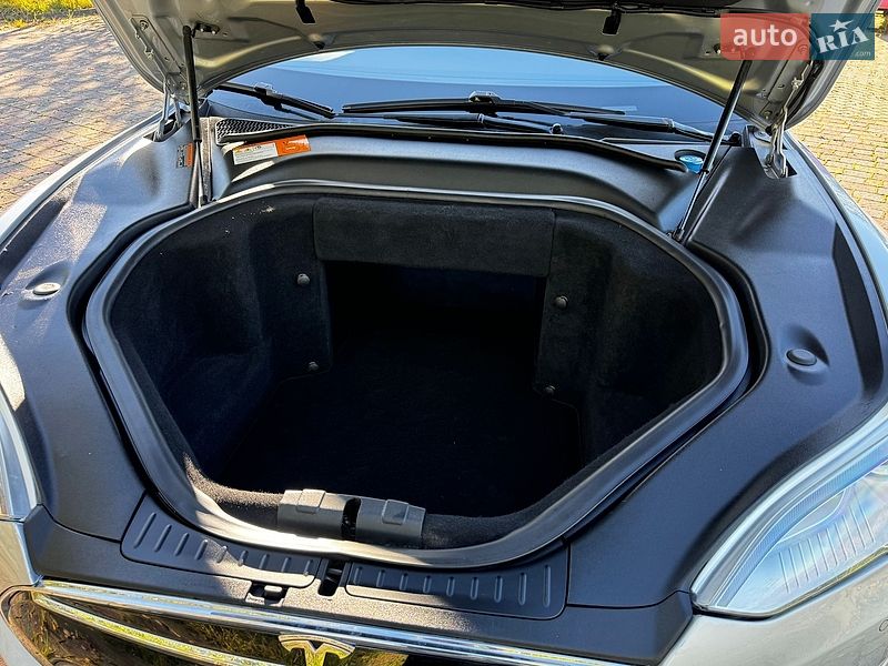 Лифтбек Tesla Model S 2013 в Дрогобыче