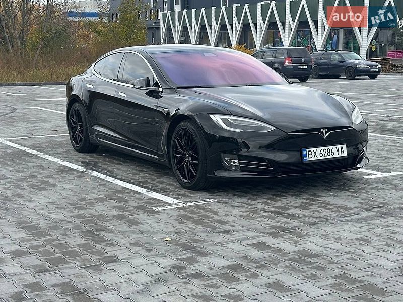 Лифтбек Tesla Model S 2018 в Хмельницком