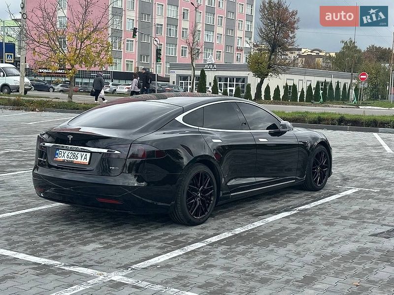 Лифтбек Tesla Model S 2018 в Хмельницком