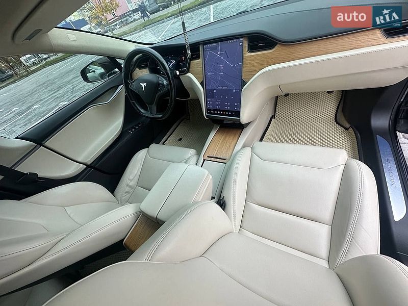 Лифтбек Tesla Model S 2018 в Хмельницком