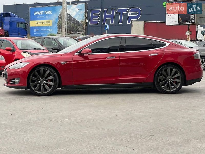 Лифтбек Tesla Model S 2013 в Львове