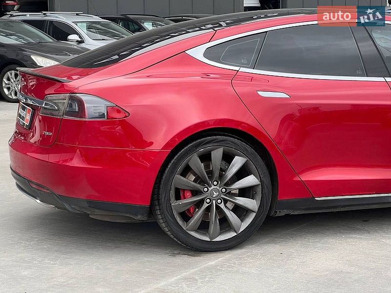 Лифтбек Tesla Model S 2013 в Львове