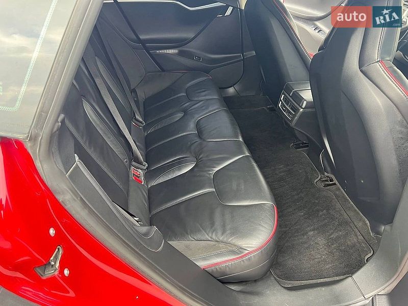 Лифтбек Tesla Model S 2013 в Львове