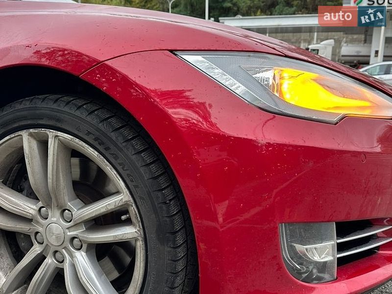 Лифтбек Tesla Model S 2014 в Буче