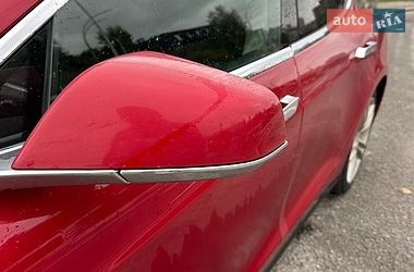 Лифтбек Tesla Model S 2014 в Буче