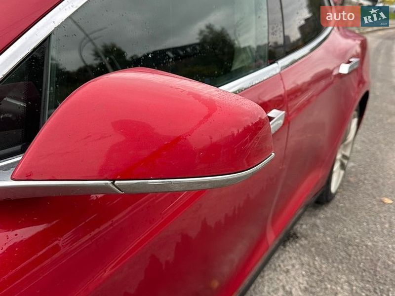 Лифтбек Tesla Model S 2014 в Буче