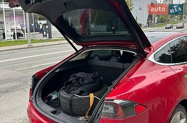 Лифтбек Tesla Model S 2014 в Буче