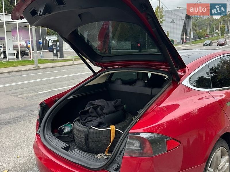Лифтбек Tesla Model S 2014 в Буче