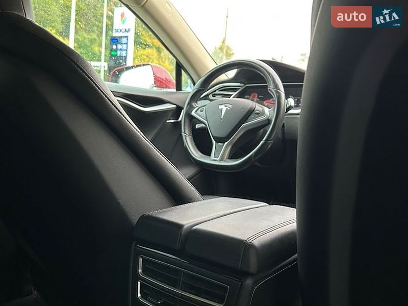 Лифтбек Tesla Model S 2014 в Буче