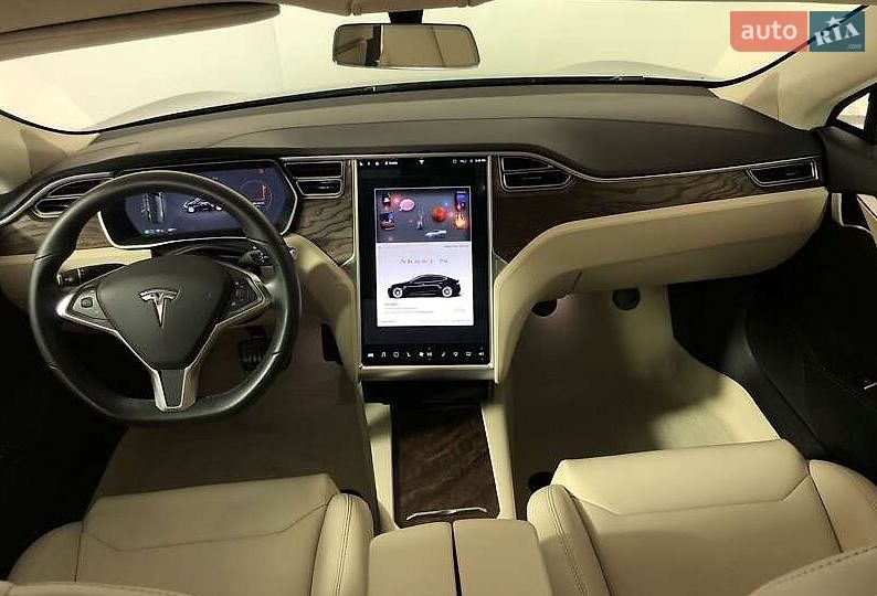 Лифтбек Tesla Model S 2017 в Киеве