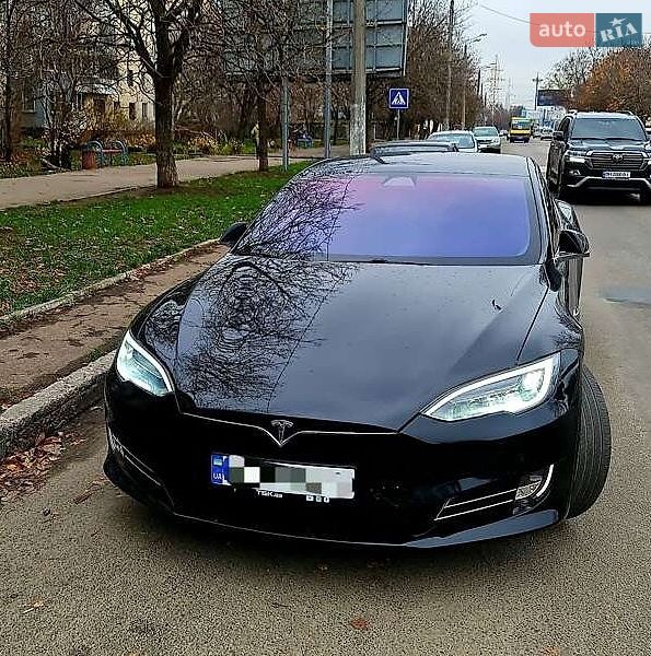 Лифтбек Tesla Model S 2017 в Киеве