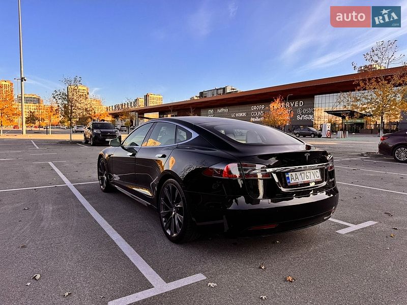 Лифтбек Tesla Model S 2020 в Киеве