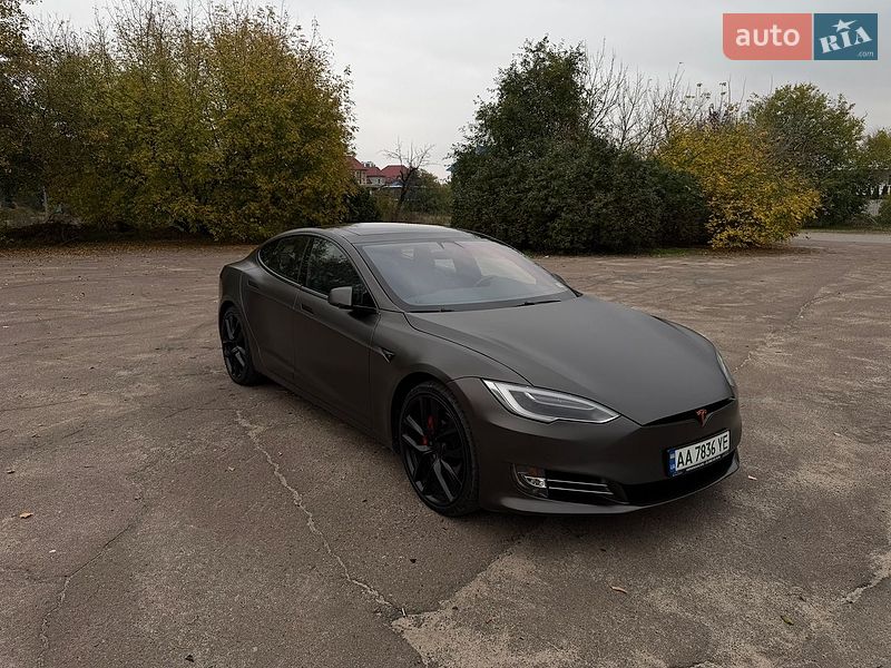 Лифтбек Tesla Model S 2018 в Киеве