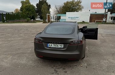 Лифтбек Tesla Model S 2018 в Киеве