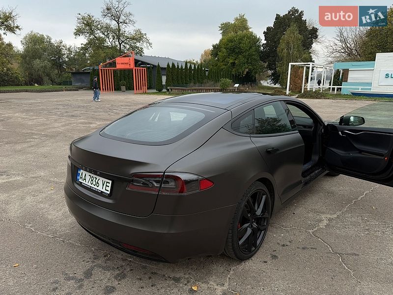 Лифтбек Tesla Model S 2018 в Киеве