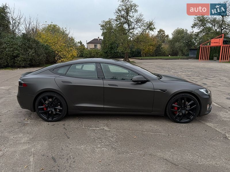 Лифтбек Tesla Model S 2018 в Киеве