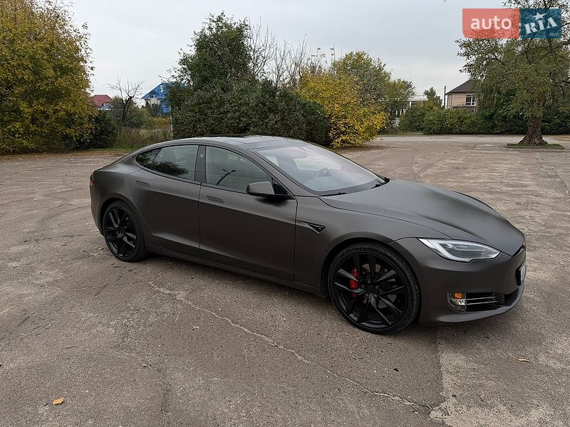 Лифтбек Tesla Model S 2018 в Киеве