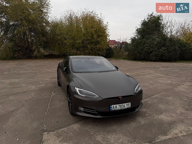 Лифтбек Tesla Model S 2018 в Киеве