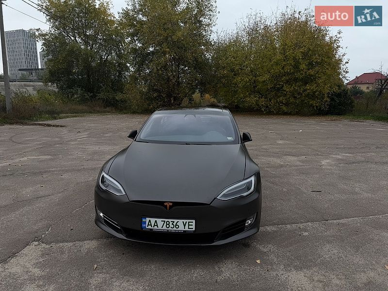 Лифтбек Tesla Model S 2018 в Киеве