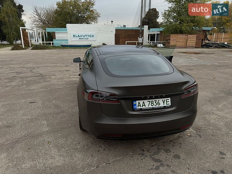 Лифтбек Tesla Model S 2018 в Киеве