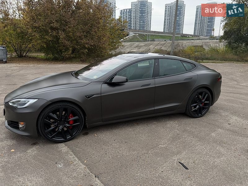 Лифтбек Tesla Model S 2018 в Киеве