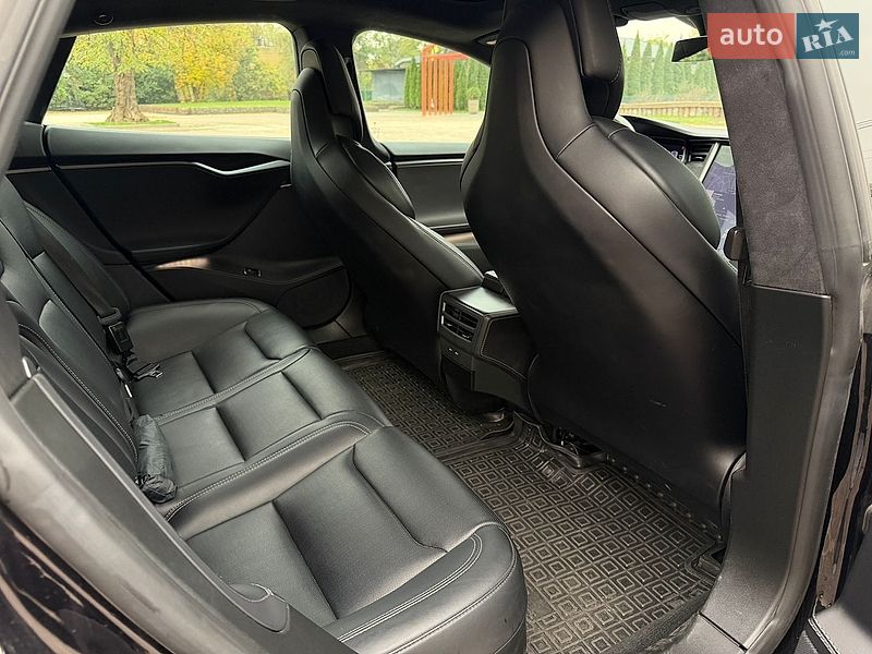 Лифтбек Tesla Model S 2018 в Киеве