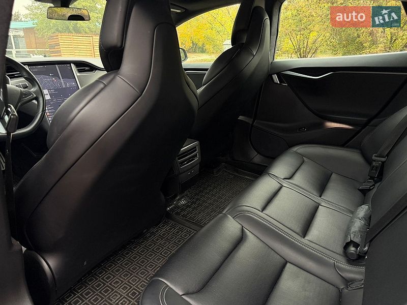 Лифтбек Tesla Model S 2018 в Киеве