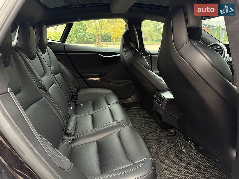 Лифтбек Tesla Model S 2018 в Киеве