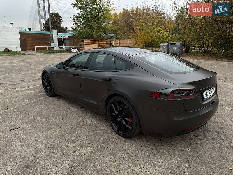 Лифтбек Tesla Model S 2018 в Киеве