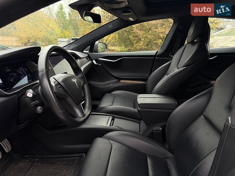 Лифтбек Tesla Model S 2018 в Киеве