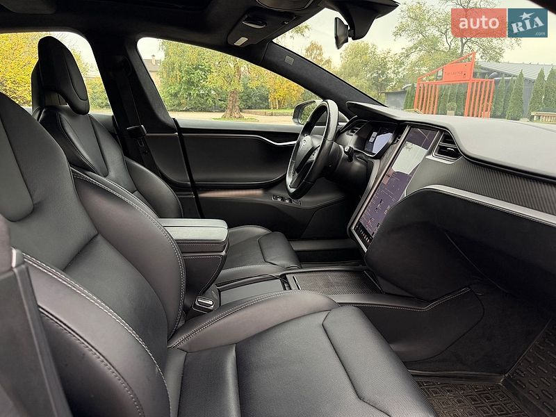 Лифтбек Tesla Model S 2018 в Киеве