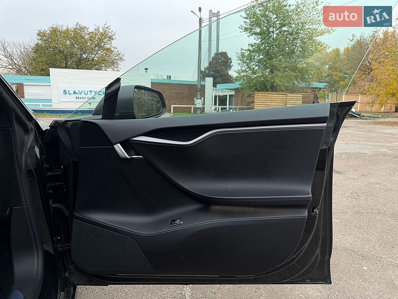 Лифтбек Tesla Model S 2018 в Киеве