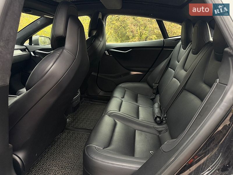 Лифтбек Tesla Model S 2018 в Киеве