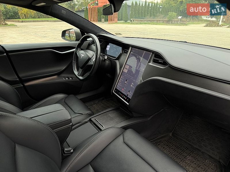 Лифтбек Tesla Model S 2018 в Киеве