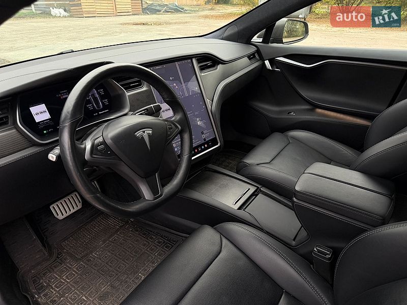 Лифтбек Tesla Model S 2018 в Киеве