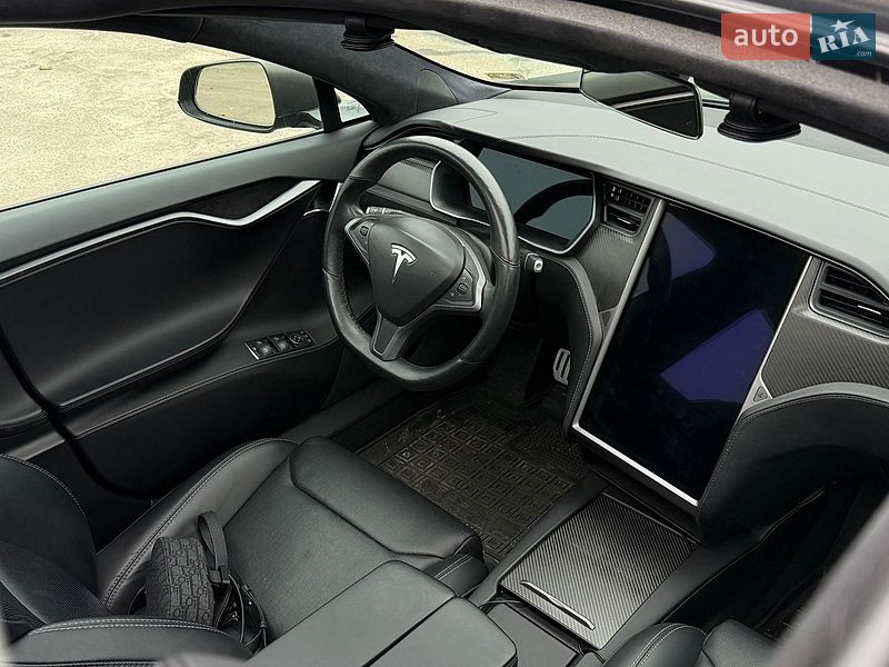 Лифтбек Tesla Model S 2018 в Киеве