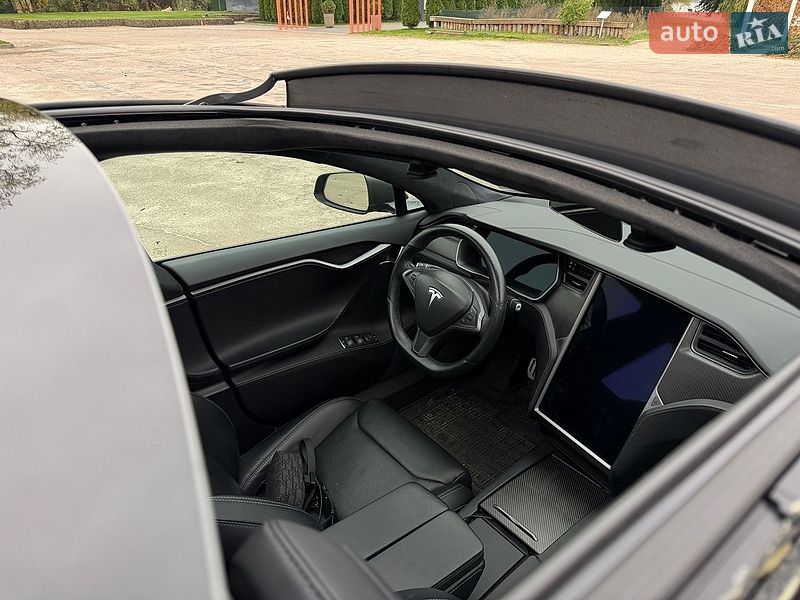 Лифтбек Tesla Model S 2018 в Киеве