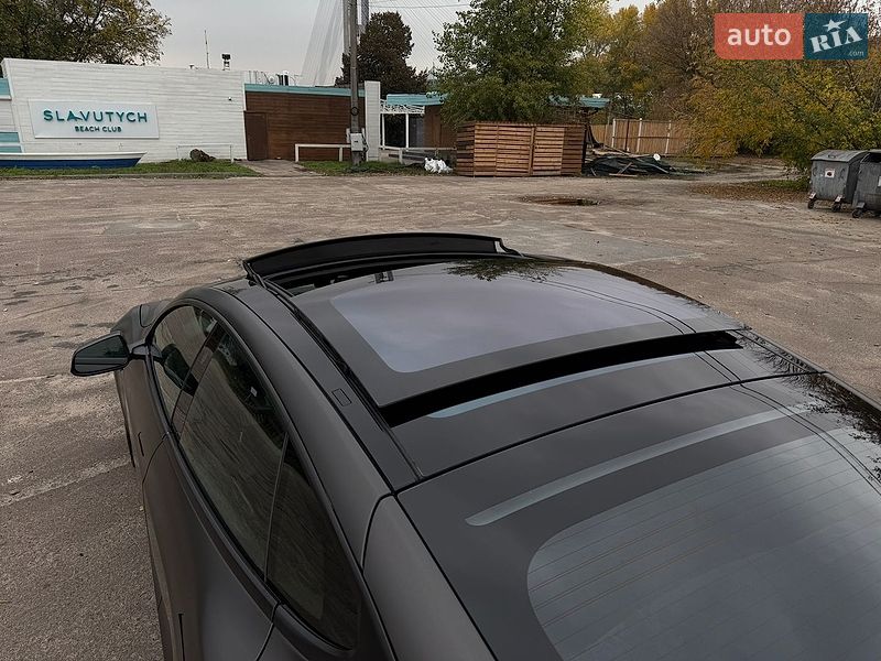 Лифтбек Tesla Model S 2018 в Киеве