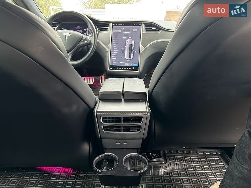 Лифтбек Tesla Model S 2018 в Киеве
