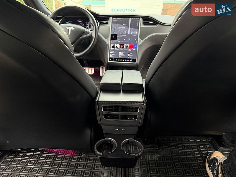 Лифтбек Tesla Model S 2018 в Киеве