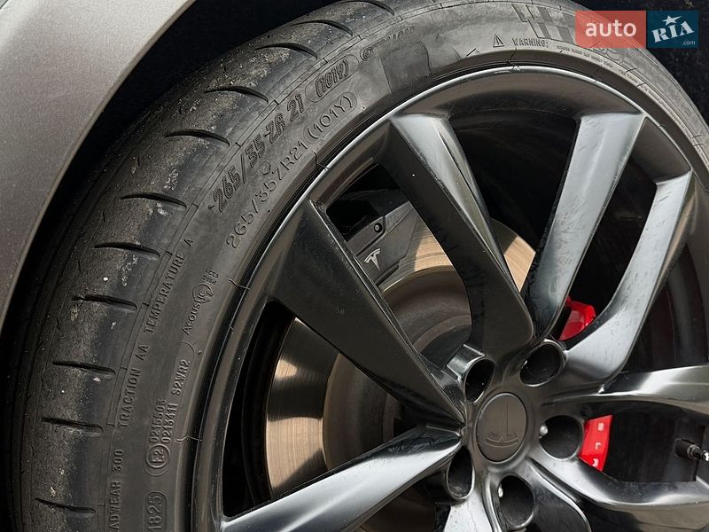 Лифтбек Tesla Model S 2018 в Киеве