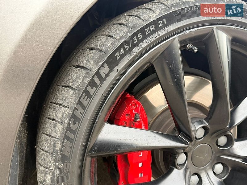 Лифтбек Tesla Model S 2018 в Киеве