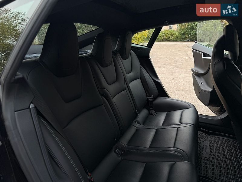 Лифтбек Tesla Model S 2018 в Киеве