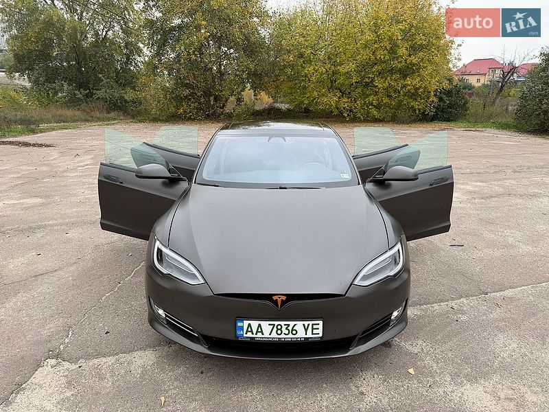 Лифтбек Tesla Model S 2018 в Киеве