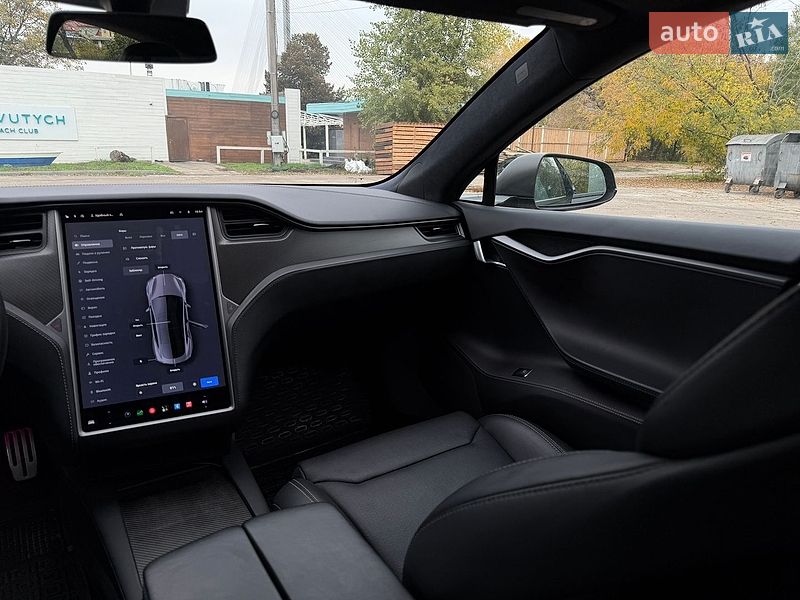 Лифтбек Tesla Model S 2018 в Киеве