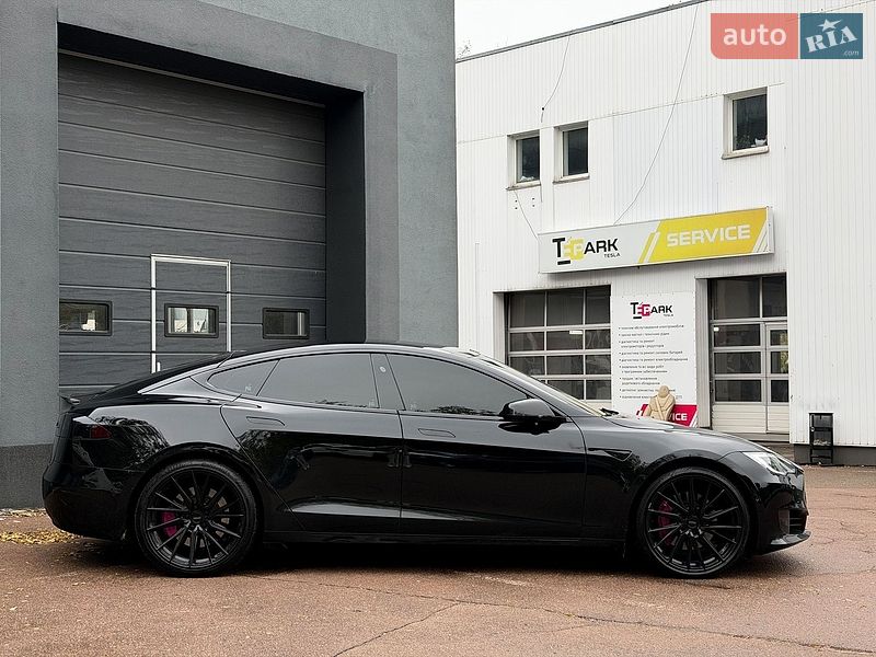 Лифтбек Tesla Model S 2019 в Киеве