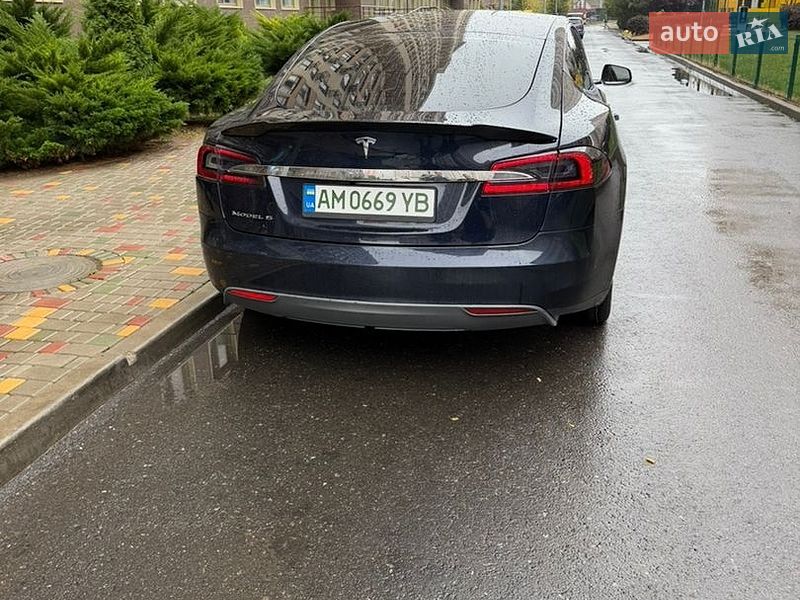 Лифтбек Tesla Model S 2013 в Одессе